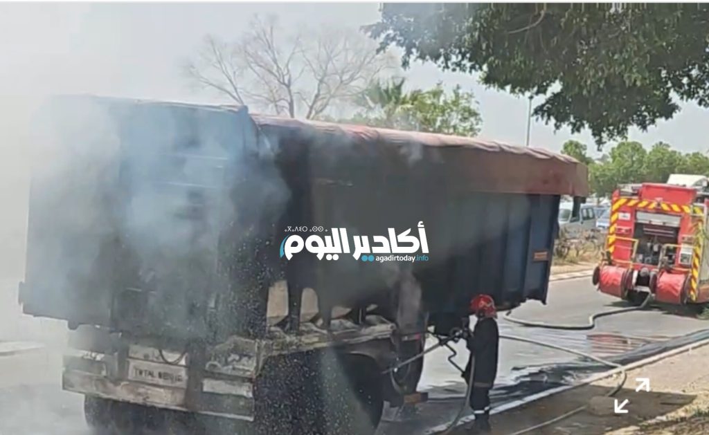 حريق يلتهم شاحنة " الرموك " وسط مدينة اكادير - AgadirToday
