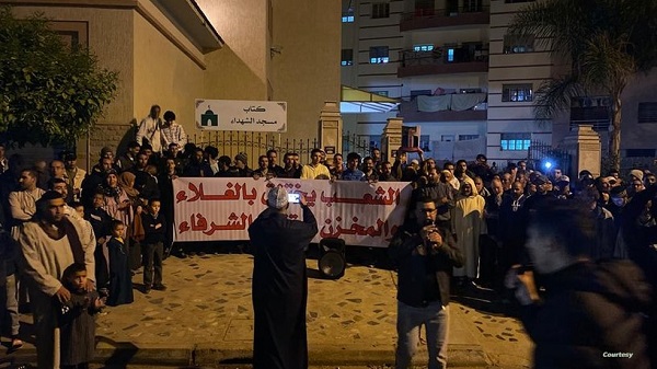 احتجاجات المواطنين أمام القصر الملكي بسبب غلاء الأسعار ادعاء باطل .. - AgadirToday
