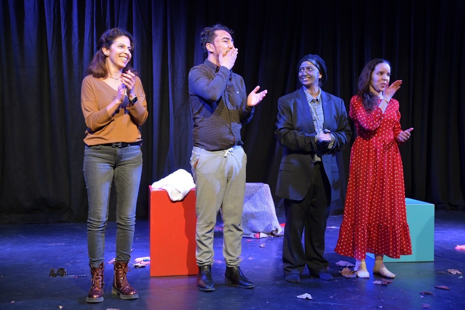 Triomphe au Festival International de Théâtre : succès éclatant de l'Association Dramatique Tizniti en l'Allemagne avec "Blanc et Noir" - Agadir Aujourd'hui
